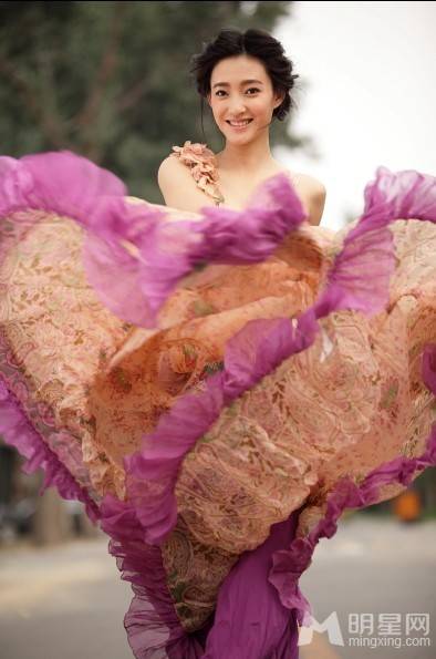王丽坤花样长裙 甜美春日精灵气质