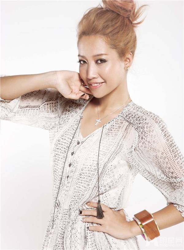 台湾女歌手A-Lin时尚个性写真