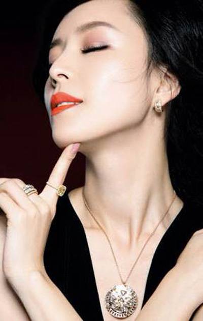 女星张静初干练女强人时尚写真