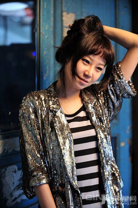 孔孝真展清纯可人魅力户外写真