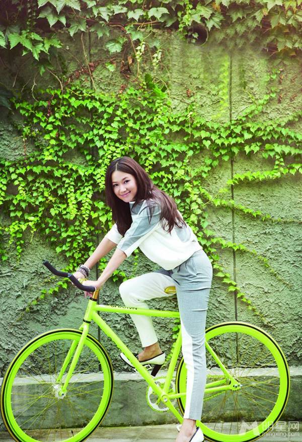 文艺才女徐静蕾优雅时尚白领风范