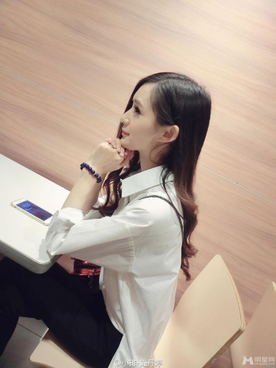 平模陈丹婷白衣飘飘清纯生活照
