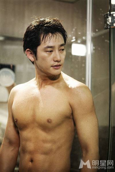 韩国男演员朴施厚半裸秀身材组图