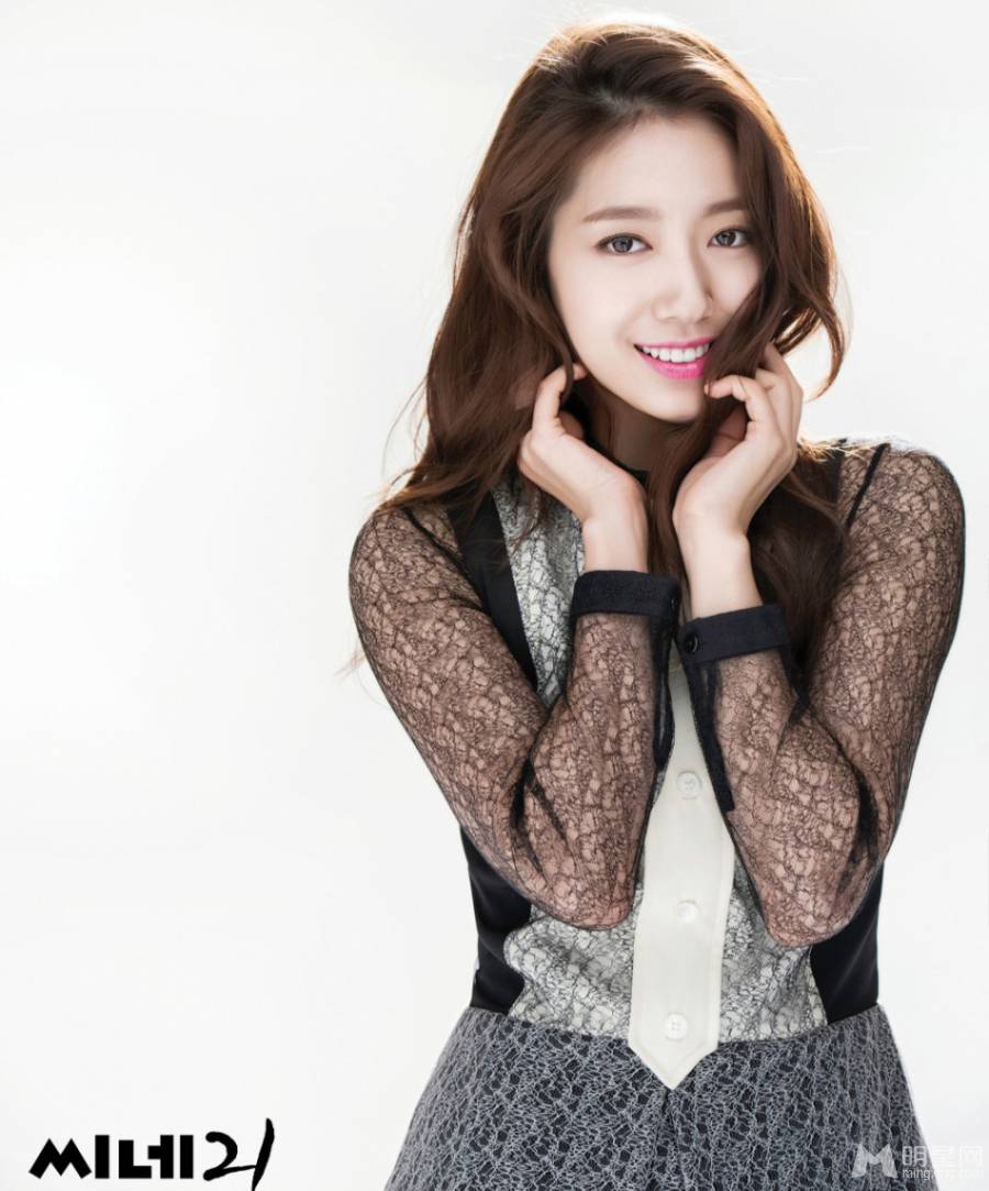 韩国女演员朴信惠演绎浪漫梦幻写真