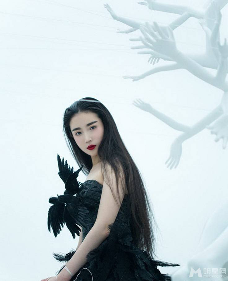 张辛苑暗黑系迷离性感写真
