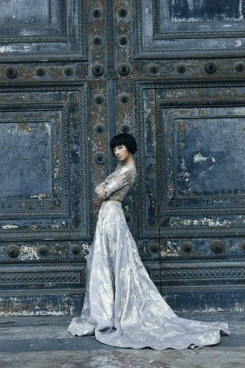 台湾女明星桂纶镁诠释另类性感时尚写真