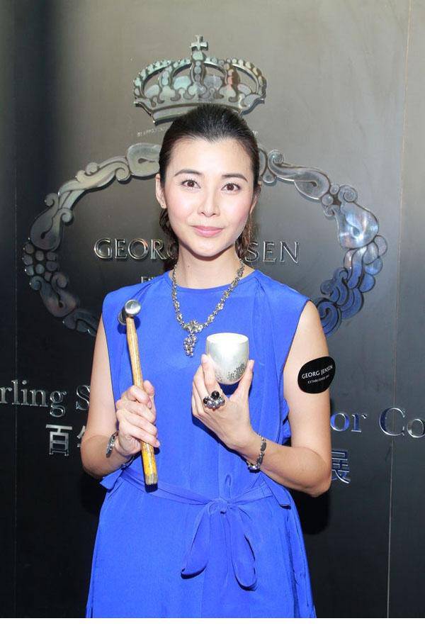 香港影视女演员蒙嘉慧尽显知性干练气质