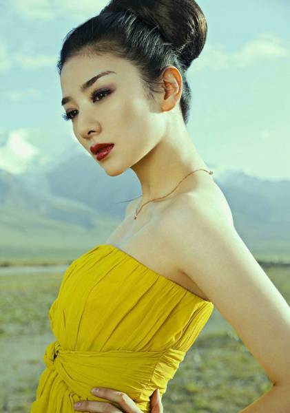 时尚女明星黄奕尽显女人妩媚风情