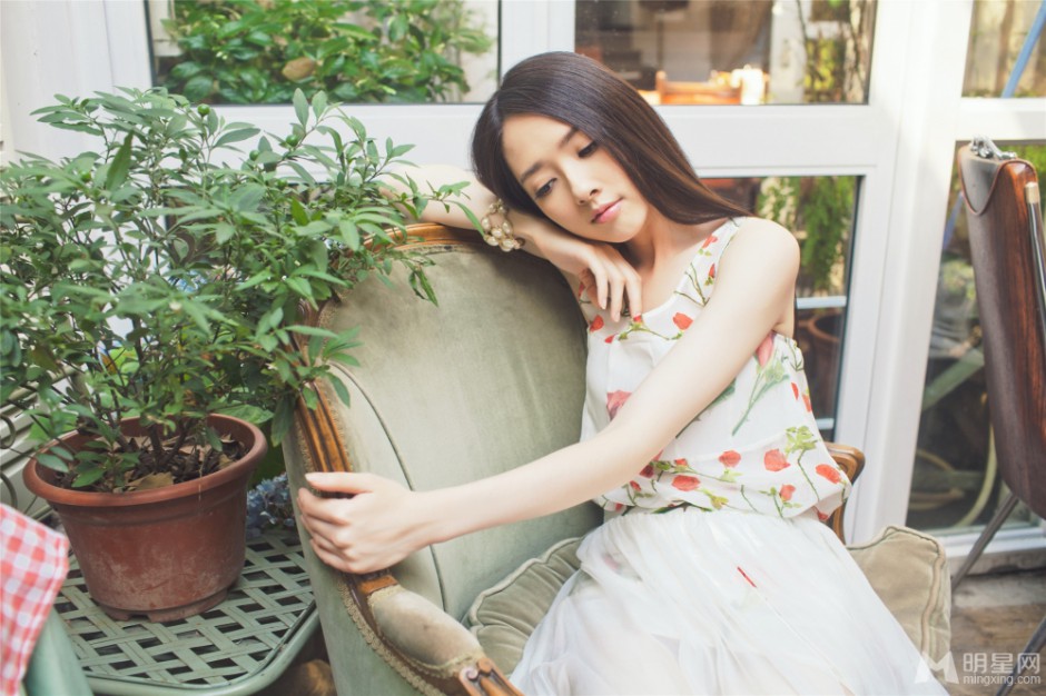 郭碧婷娇俏灵动飘逸唯美写真