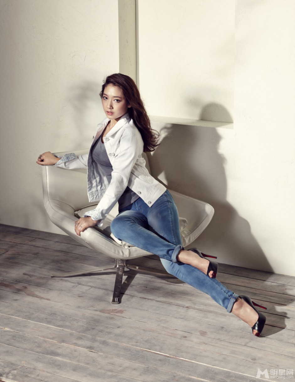 朴信惠安宰贤代言牛仔秀时尚性感