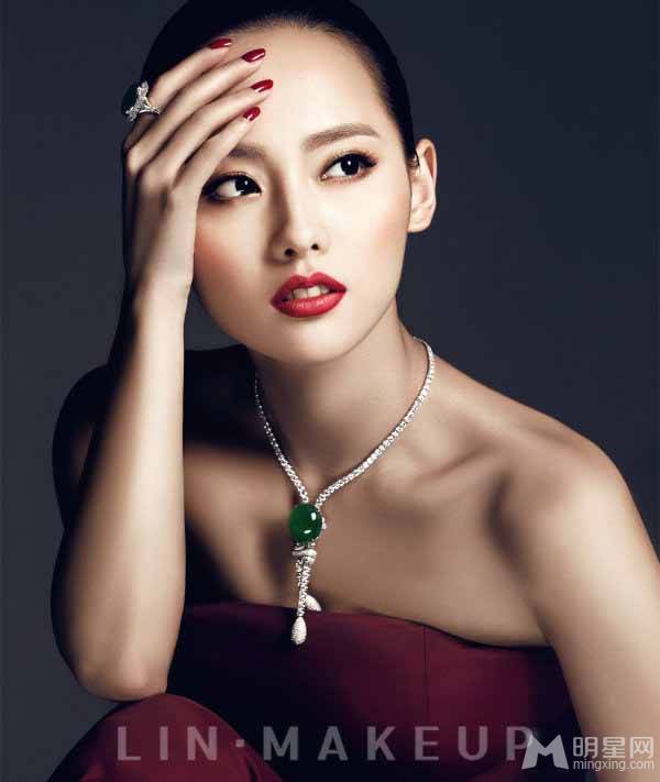 张嘉倪珠宝代言海报 高贵气质摄人心魄