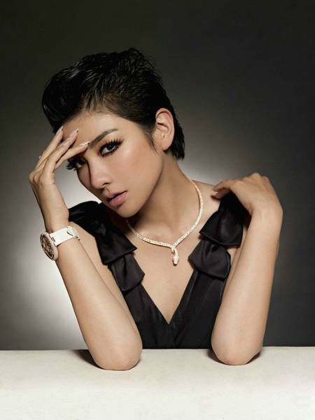 时尚女明星黄奕尽显女人妩媚风情