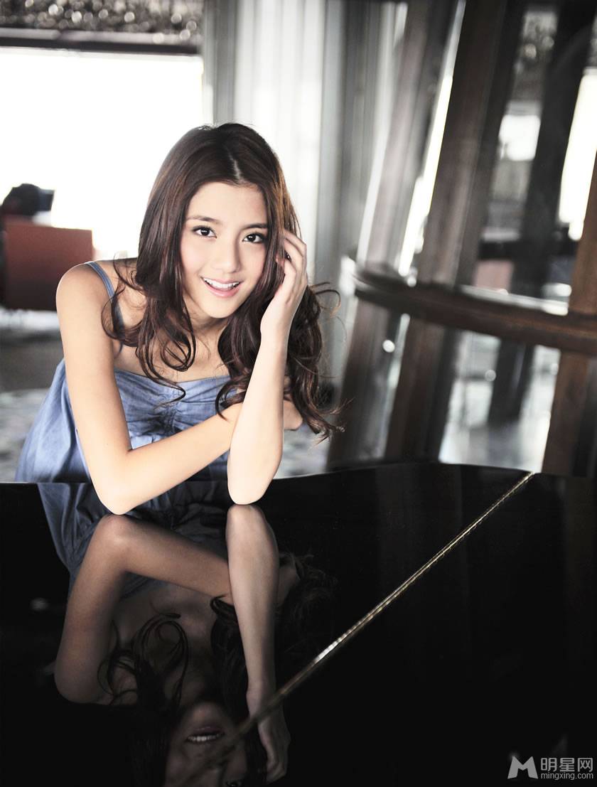 女演员吴千语美丽动人写真集