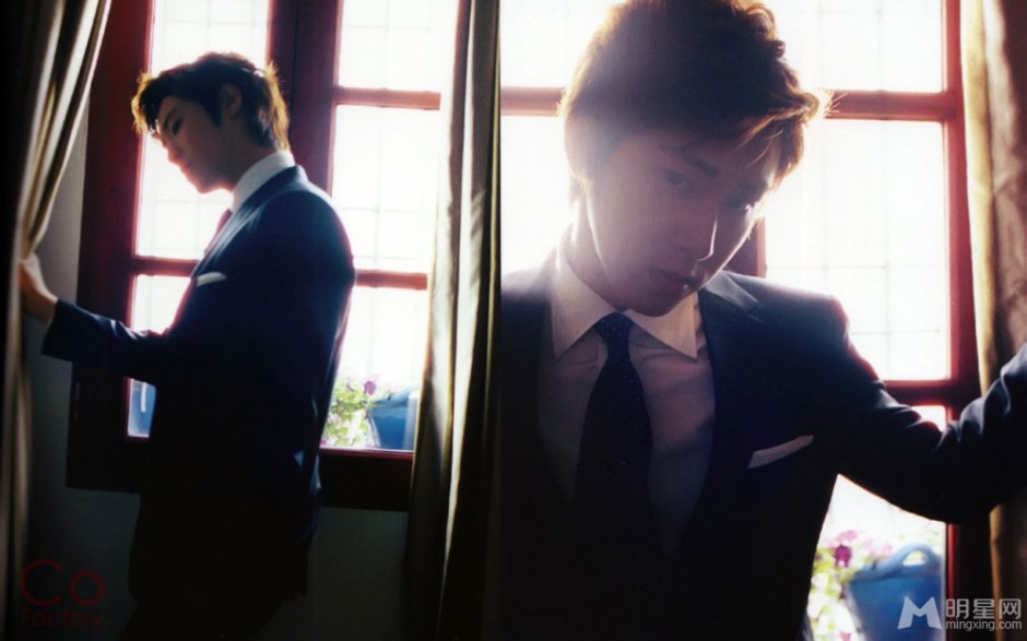 郑允浩尽显轻熟男稳重形象写真