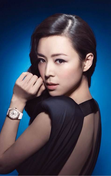 女星张静初干练女强人时尚写真