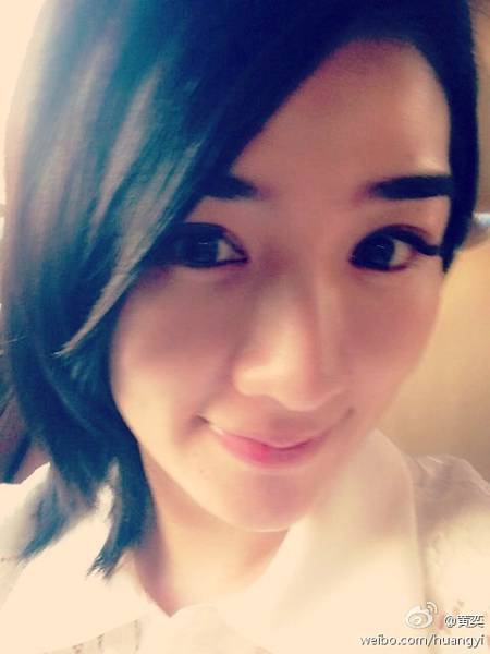 时尚女王黄奕微博大晒生活自拍照