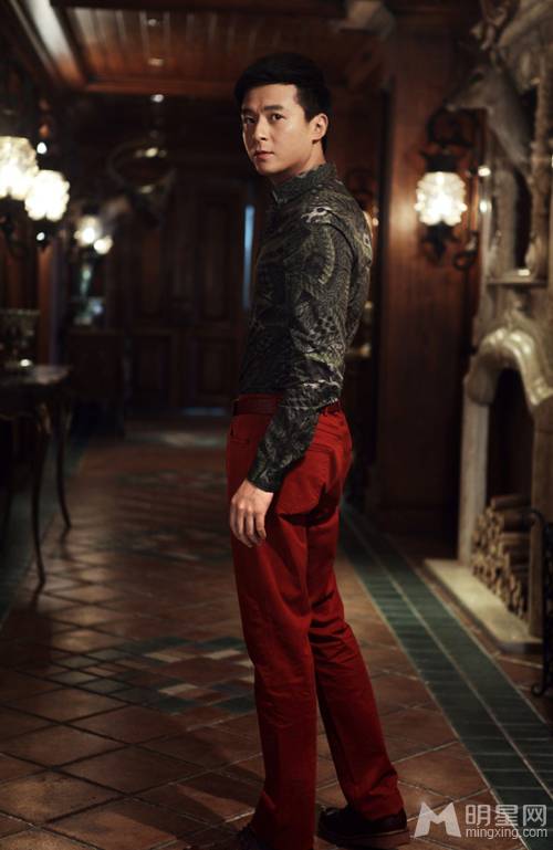 朱雨辰尽展型男魅力无限写真照
