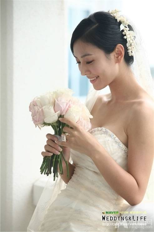 韩星金素妍拍摄梦幻唯美婚纱照