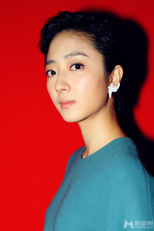 桂纶镁气质短发尽显知性女人之美