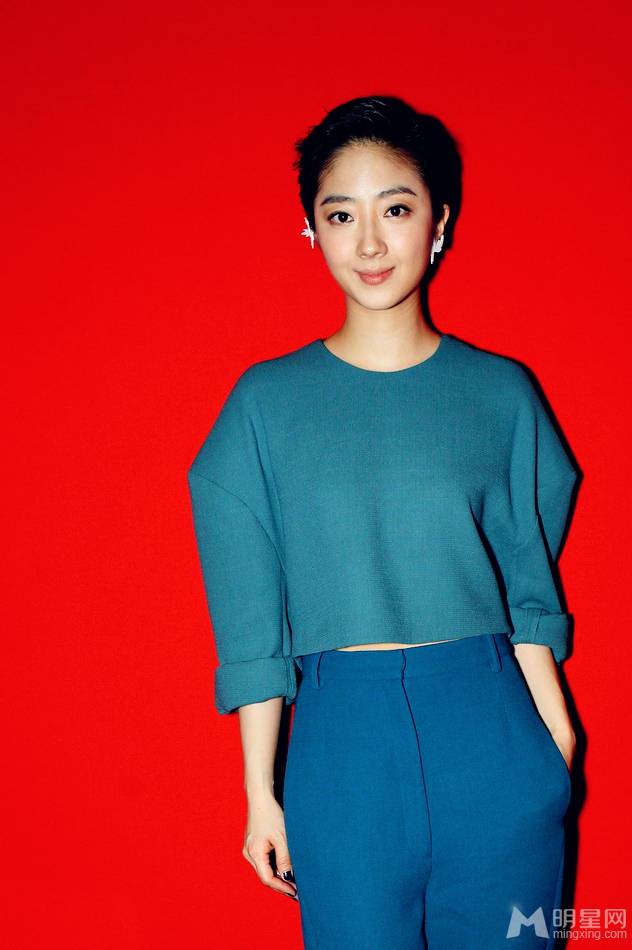 桂纶镁气质短发尽显知性女人之美