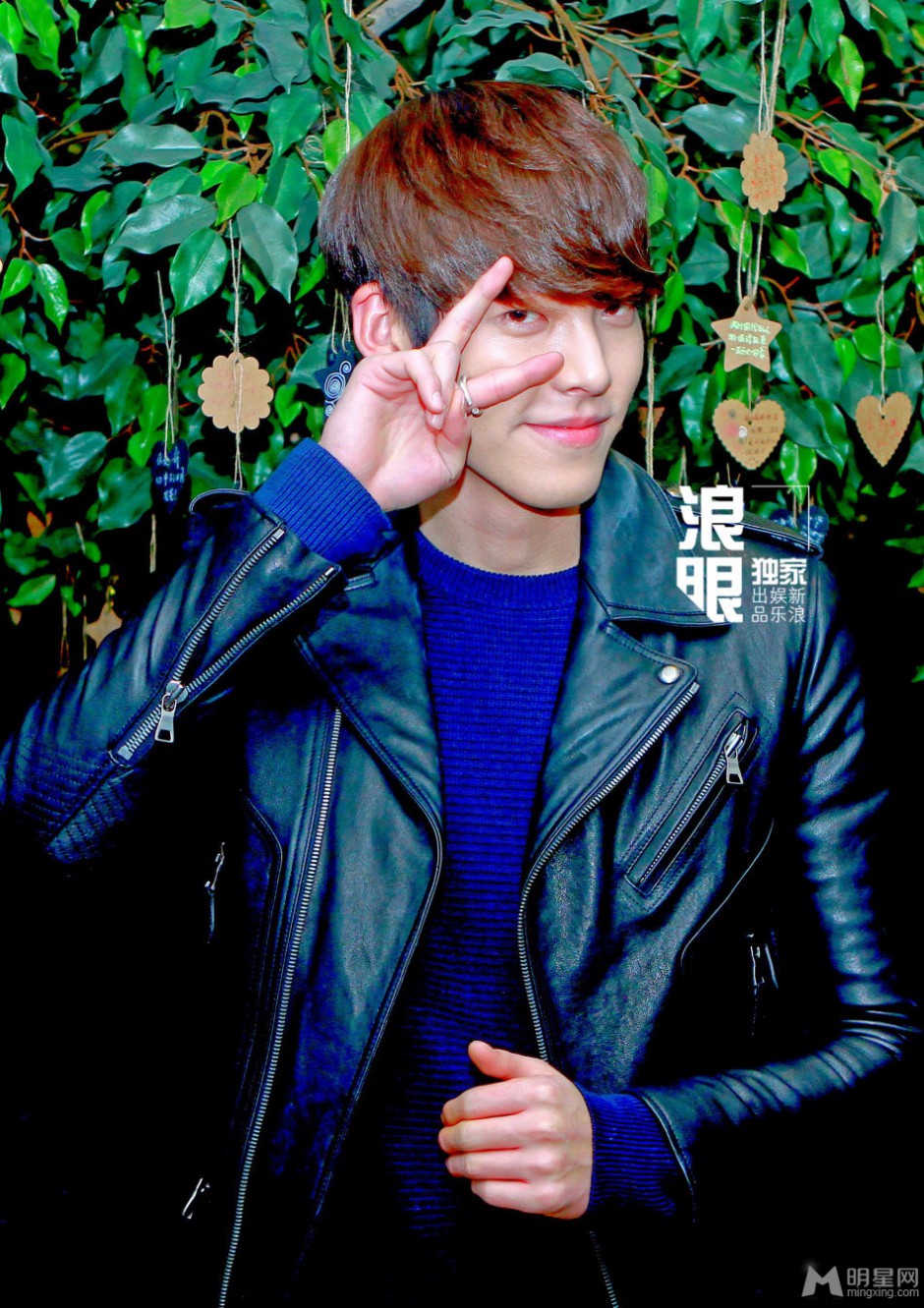 韩星金宇彬接受媒体采访现场照