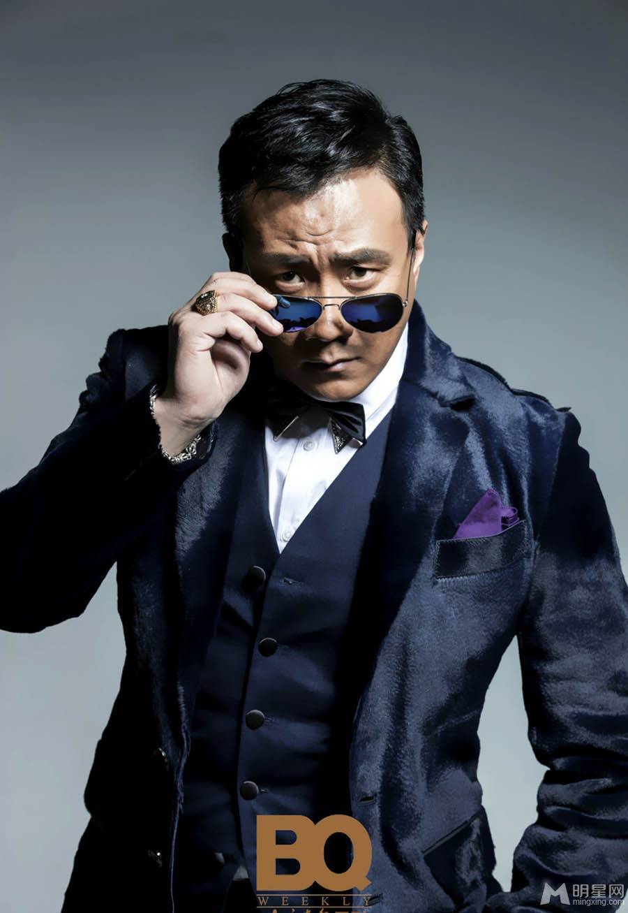 内地男明星胡军彰显冷峻霸气形象