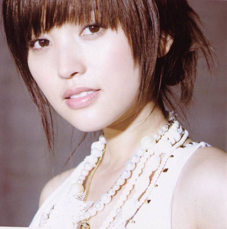 金莎可爱卖萌惹人怜写真