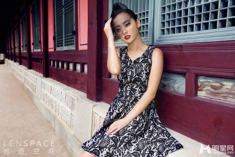 张嘉倪复古时尚优雅高贵风格写真组图