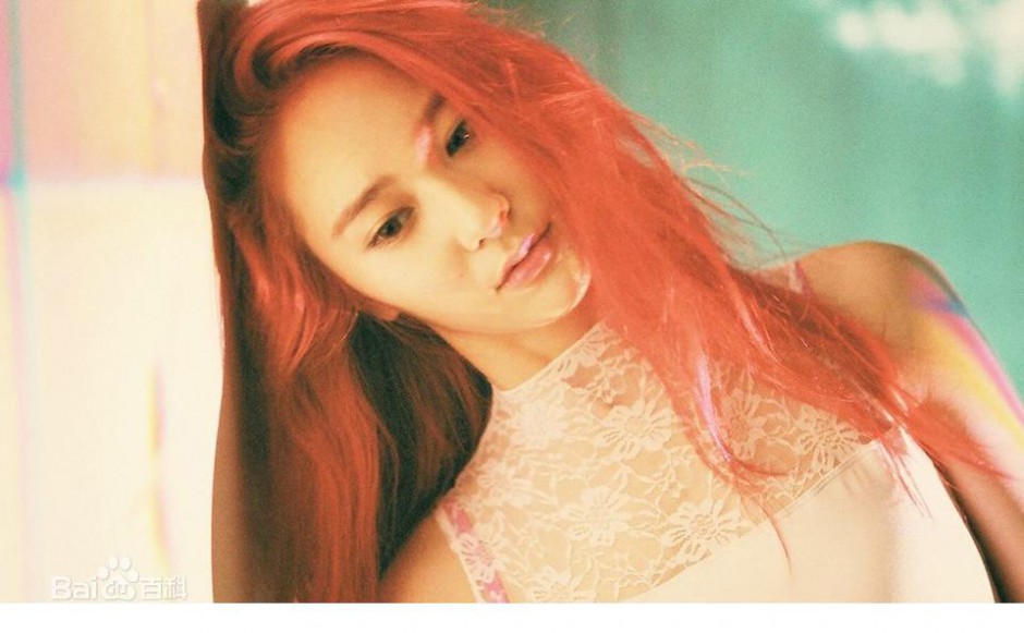韩国女歌手郑秀晶美丽动人靓照