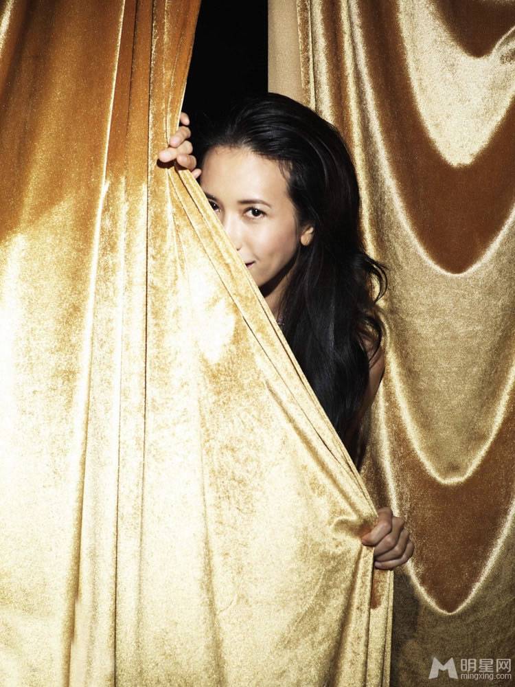 莫文蔚莫大尺度性感裸背美艳写真
