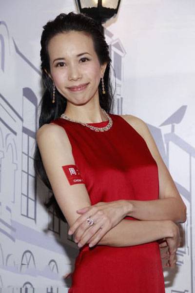 莫文蔚红裙性感妖娆亮相某活动现场