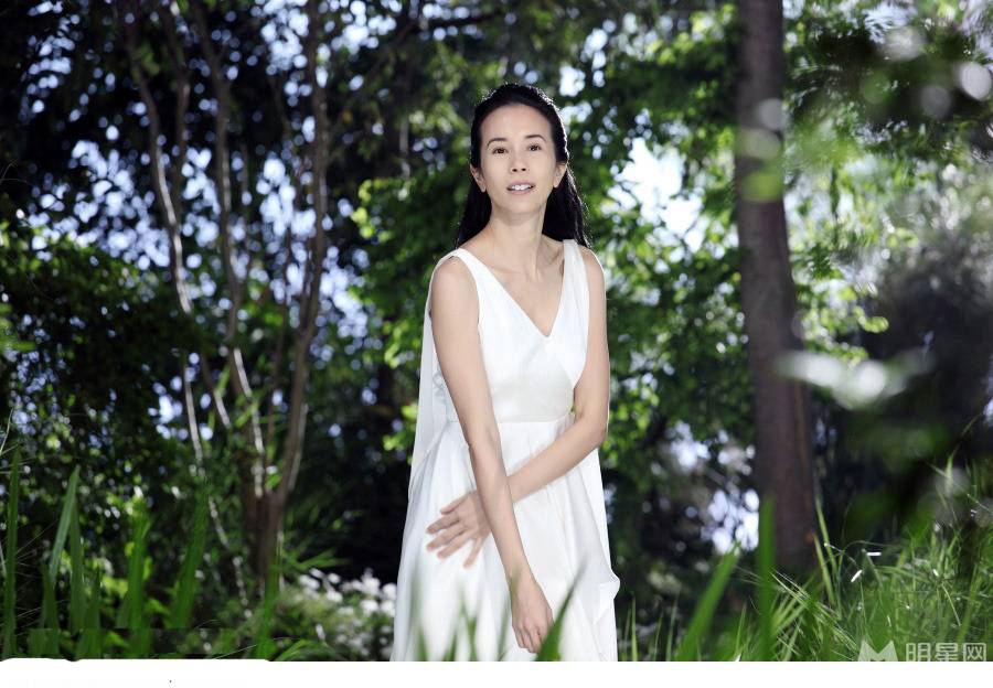 莫文蔚白裙飘飘宛如仙女下凡