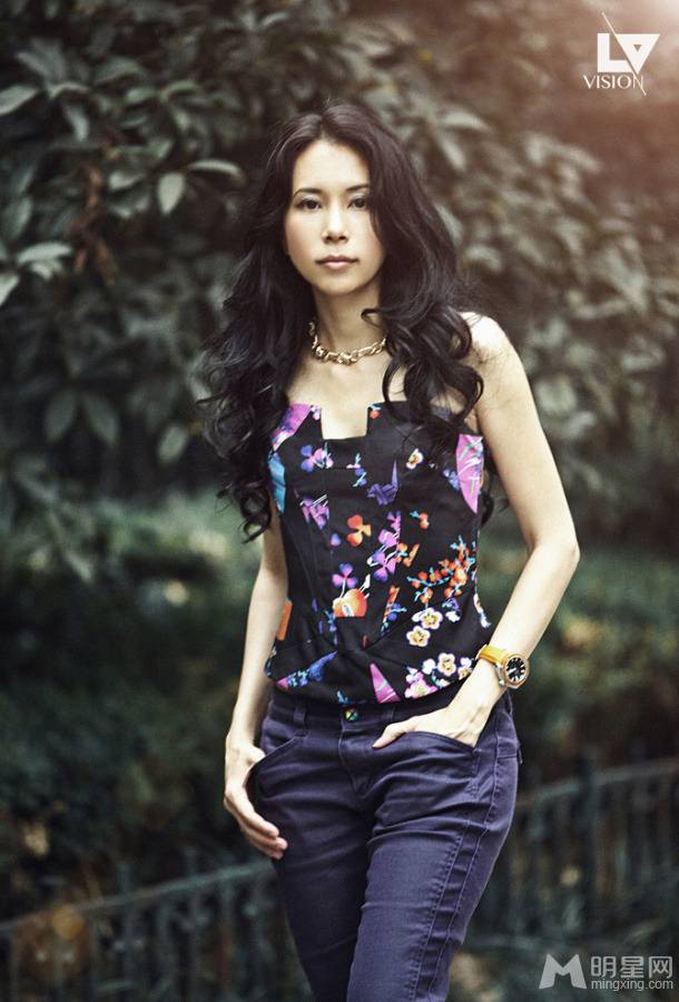 莫文蔚彰显复古性感妩媚风情写真