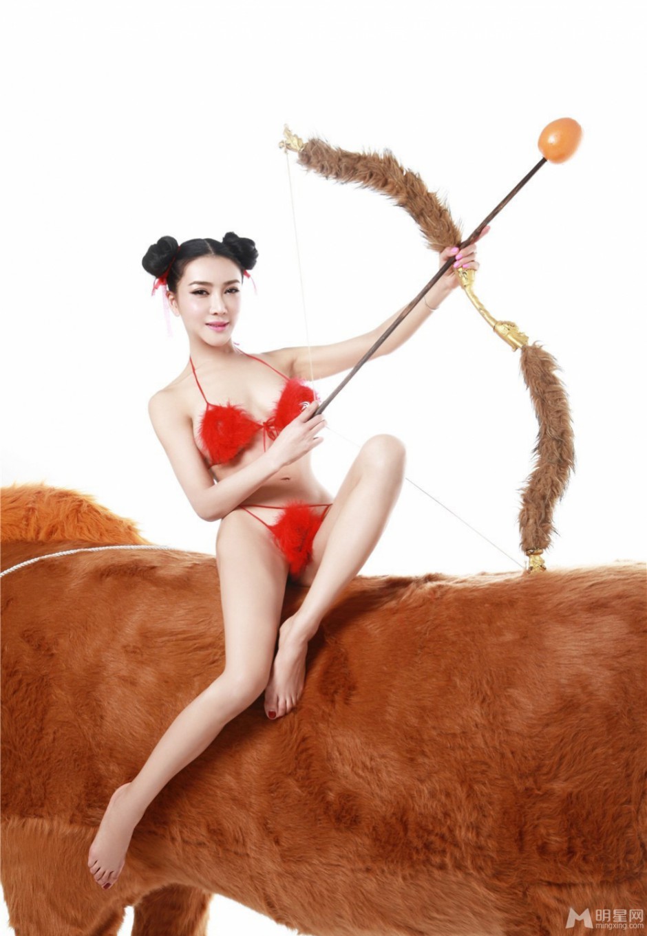 龚�菲马到功成性感喜庆贺岁写真