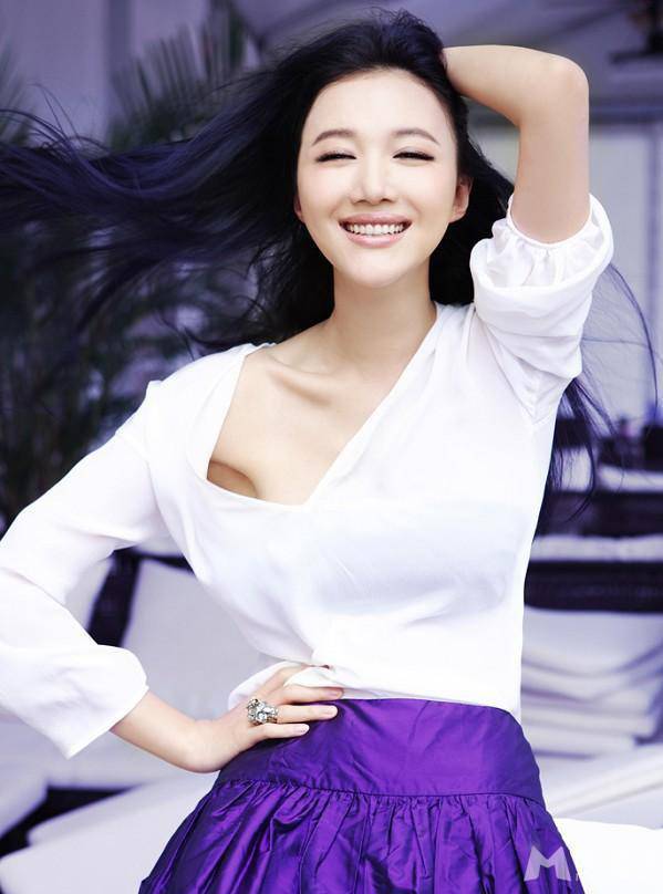 韩雯雯紫色系美裙尽显熟女风情