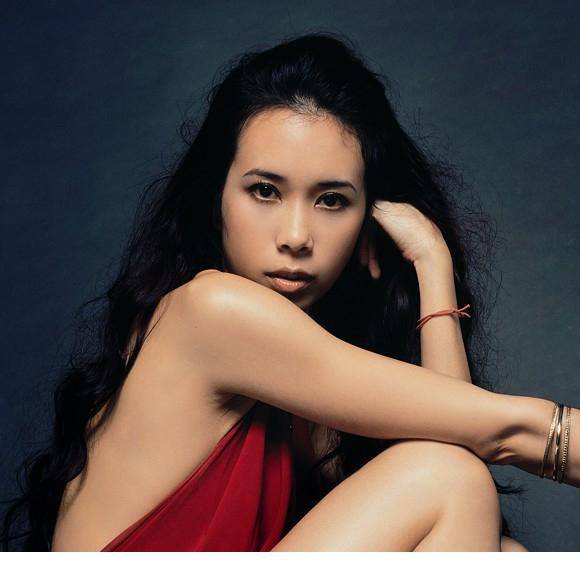 莫文蔚大秀完美诱人窈窕曲线