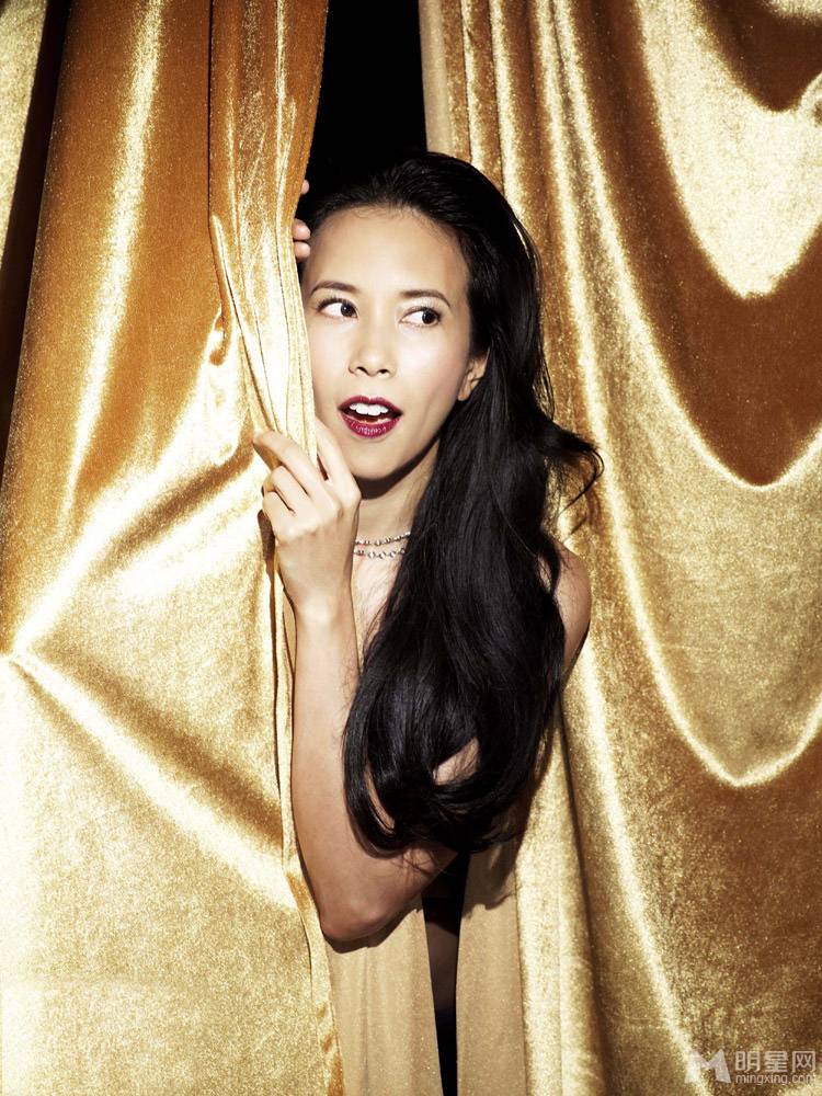 莫文蔚莫大尺度性感裸背美艳写真