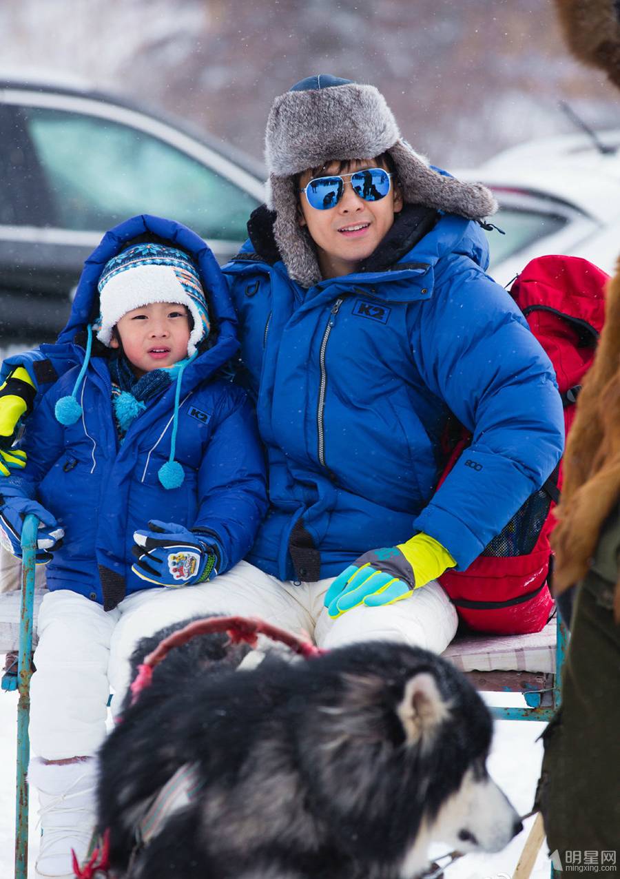爸爸去哪儿林志颖kimi父子雪乡唯美截图