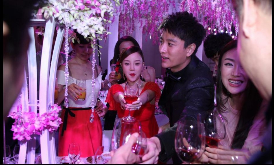 李小璐贾乃亮婚礼现场甜蜜曝光