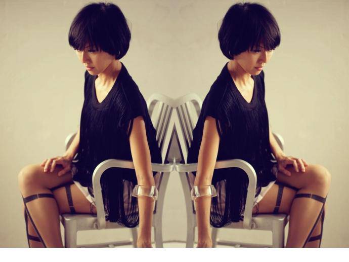 辣妈孙燕姿气质短发红唇女人味十足