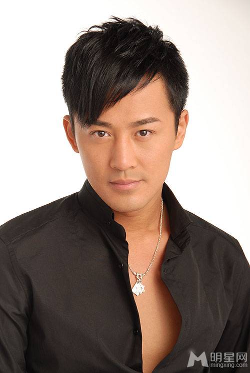 林峰帅气黑衬衫写真 尽展潮男魅力