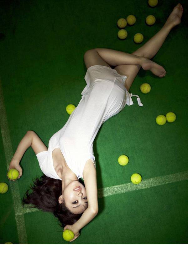 李菲儿清凉运动装活力四射