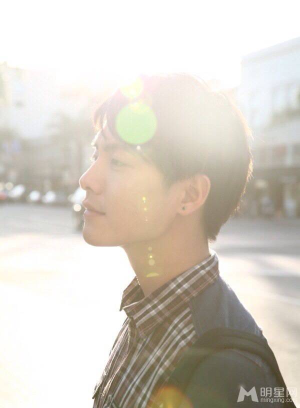 马天宇温暖笑容迷人 大显邻家男生风范