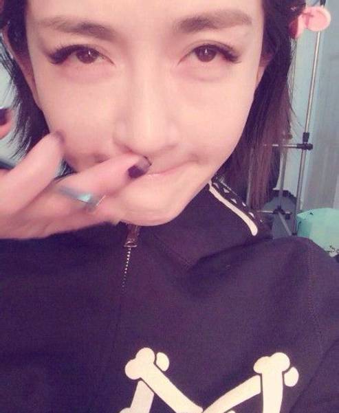 女明星谢娜超萌自拍照