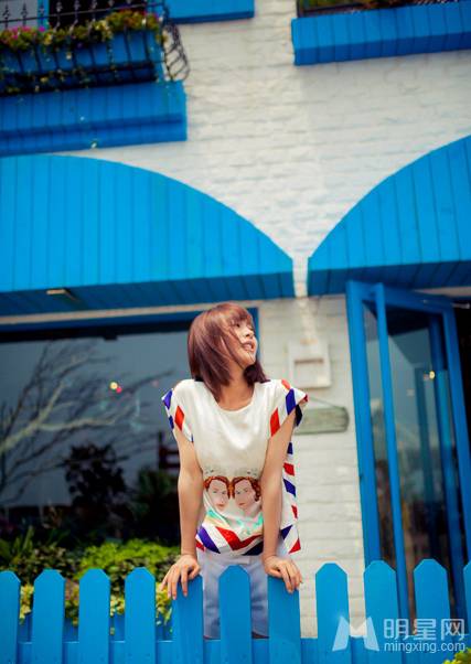 李菲儿尽显调皮古灵精怪写真