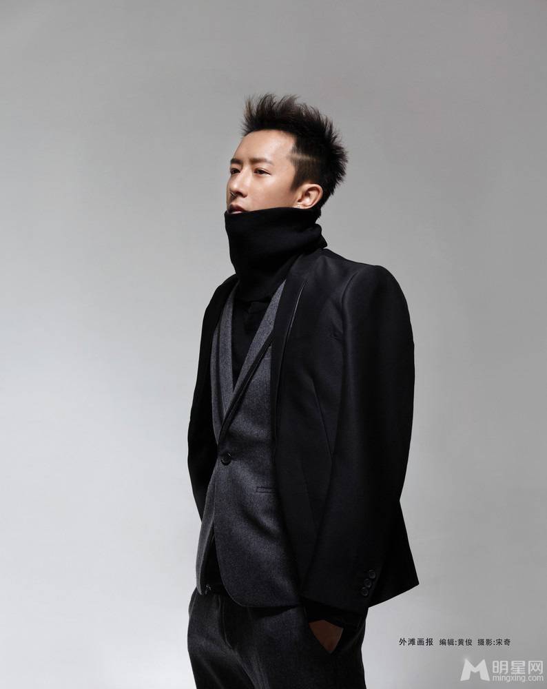 韩庚帅气登上杂志封面 潮男魅力尽展