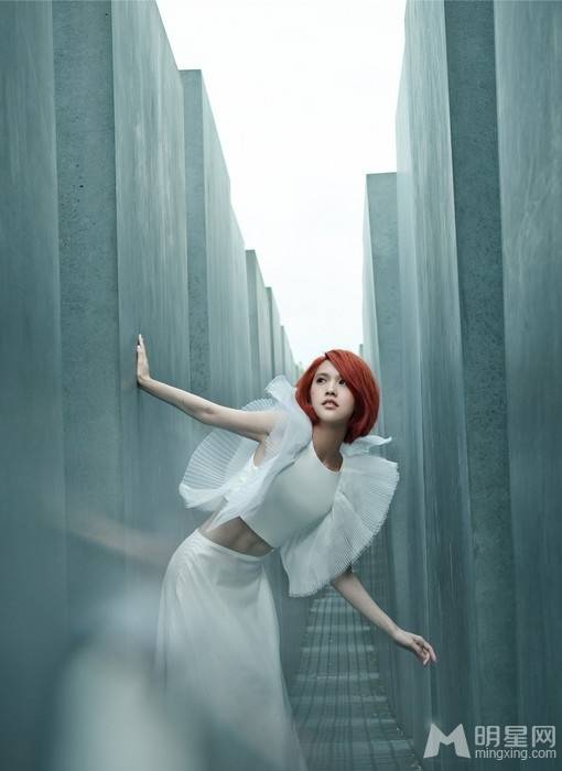 杨丞琳化身天使唯美梦幻宣传照