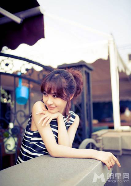 李菲儿尽显调皮古灵精怪写真