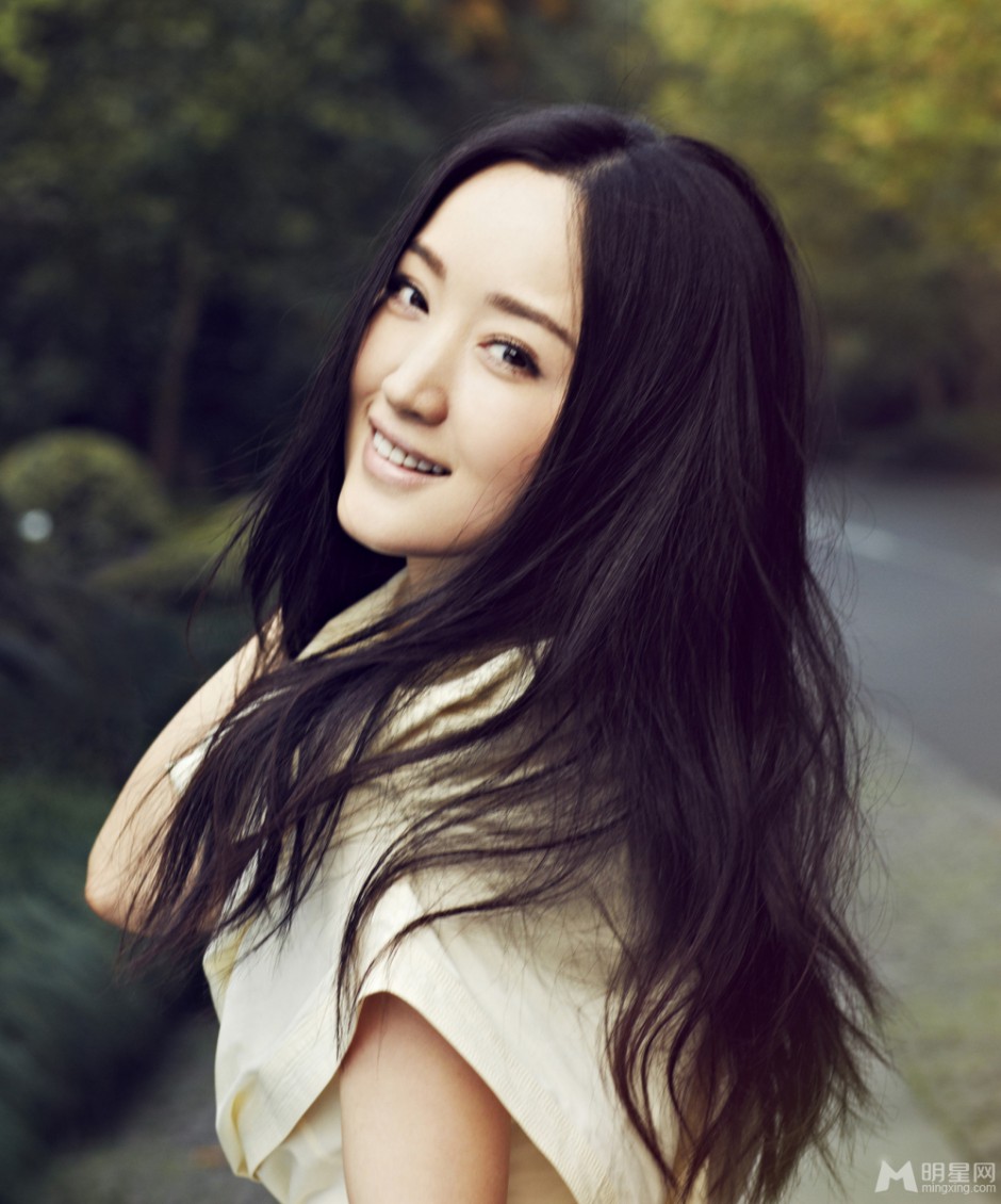 杨钰莹散发小清新文艺范写真