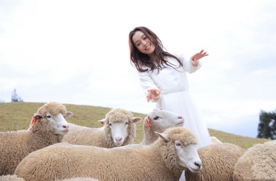 范玮琪享受大自然唯美户外写真